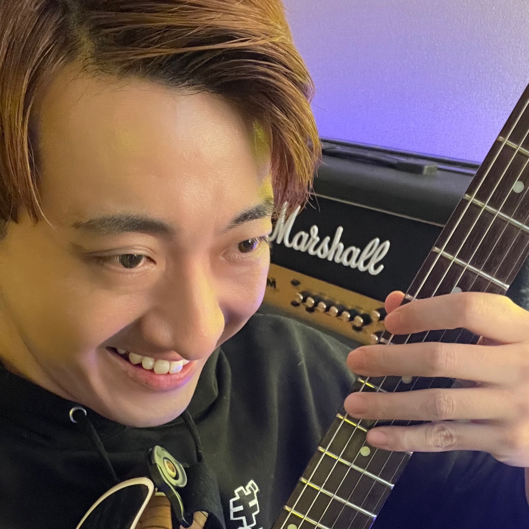 ギタリスト兼クリエイター フカミマコト、超レアなギターDJで出演決定